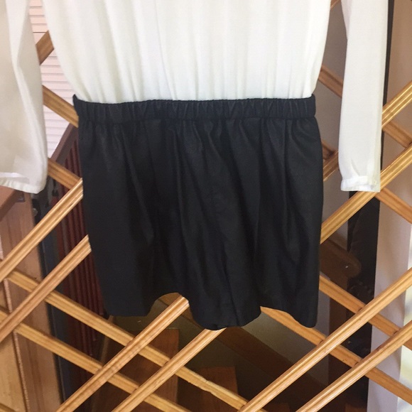 Black and white long sleeve short onesie - Picture 2 of 3